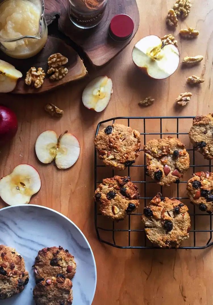 Ricetta Vegan cookies di avena e noci con mele e cannella di alessandro_cersosimo