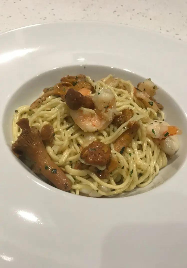 Ricetta spaghetti fatti a mano con finferli, code di mazzancolle e burro al prezzemolo di sara-09