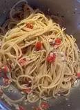 Immagine del passaggio 6 della ricetta Spaghetti con filetti di triglia