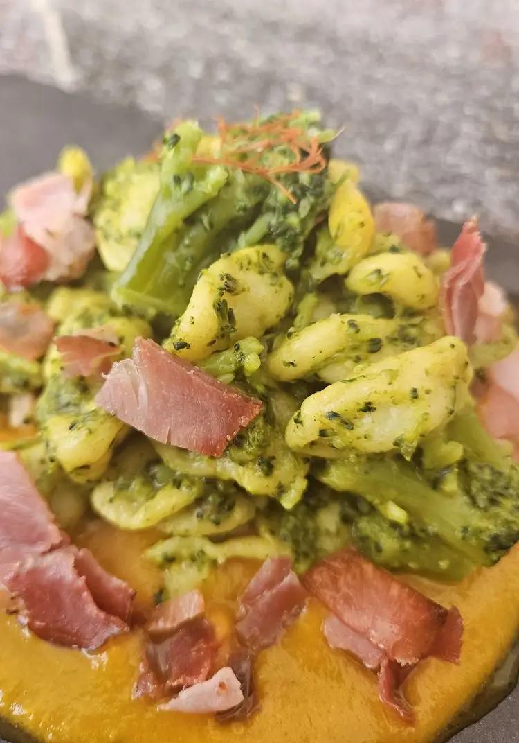Ricetta Orecchiette allo zafferano con broccoli crema di zucca e  speck croccante di danielapassaquindici