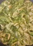 Immagine del passaggio 5 della ricetta Orecchiette allo zafferano con broccoli crema di zucca e  speck croccante