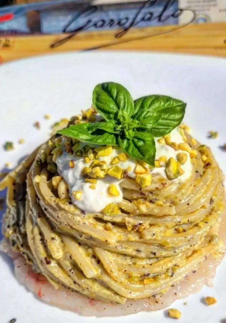 Ricetta Pasta al pistacchio con stracciatella di burrata su battuto di gamberi di Manzanitaskitchen