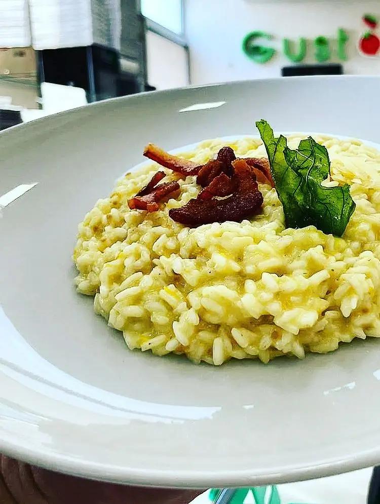 Ricetta Risotto acqua di pomodorino giallo pancetta croccante e stracciata di bufala di Mi_diletto_in_cucina