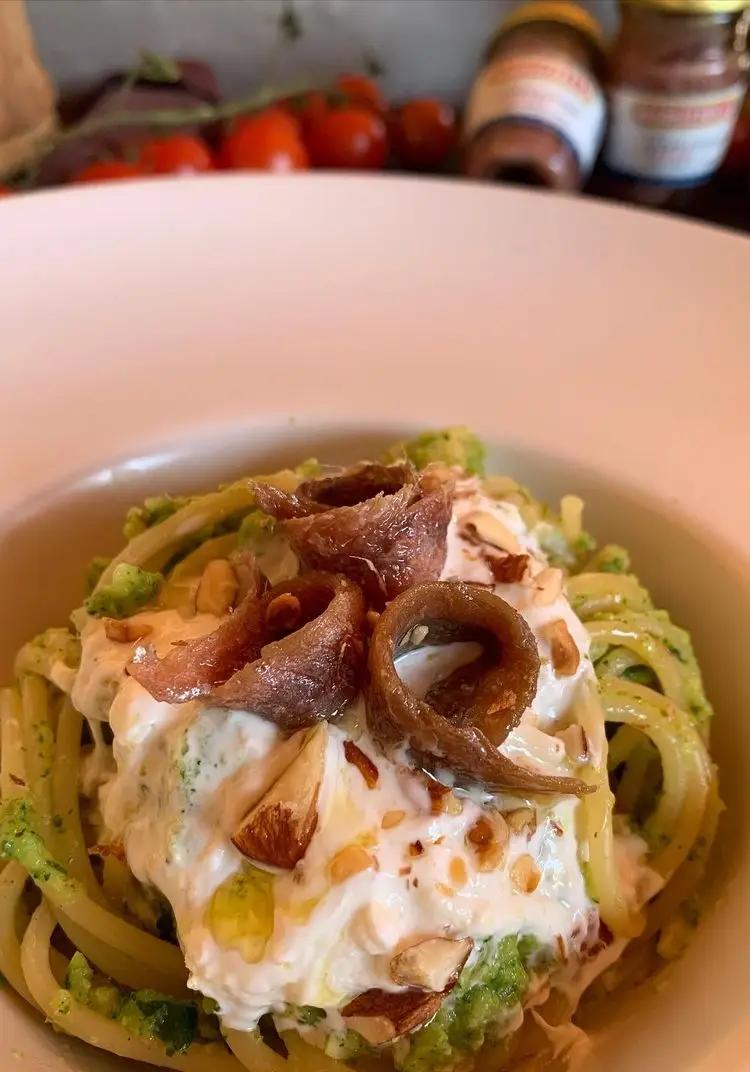 Ricetta SPAGHETTI CON PESTO DI ZUCCHINE, STRACCIATELLA E ACCIUGHE di angelasurano80