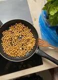 Immagine del passaggio 5 della ricetta Cous cous estivo con i ceci