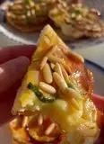 Immagine del passaggio 4 della ricetta Mini tarte tatin salate veloci