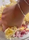 Immagine del passaggio 2 della ricetta Torta salata di patate in padella con speck e scamorza