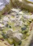 Immagine del passaggio 5 della ricetta Torta salata stracchino, zucchine e prosciutto cotto