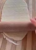 Immagine del passaggio 2 della ricetta Lingue di Focaccia in Padella Ripiene di Prosciutto e Scamorza