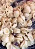 Immagine del passaggio 4 della ricetta Orecchiette cremose con ceci, olive e pomodorini