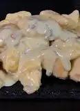 Immagine del passaggio 4 della ricetta Bocconcini di pollo cremosi con funghi