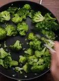 Immagine del passaggio 2 della ricetta Lasagne bianche con broccoli e salsiccia
