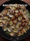 Immagine del passaggio 2 della ricetta Linguine allo zafferano con vongole e zucchine