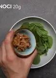 Immagine del passaggio 1 della ricetta Insalata di polpo e carote croccanti al pesto di menta e noci