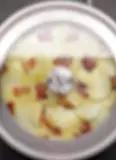 Immagine del passaggio 4 della ricetta Patate alla Savoiarda con pancetta in padella