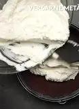 Immagine del passaggio 5 della ricetta Torta fredda allo yogurt e fragole con Pan di Stelle