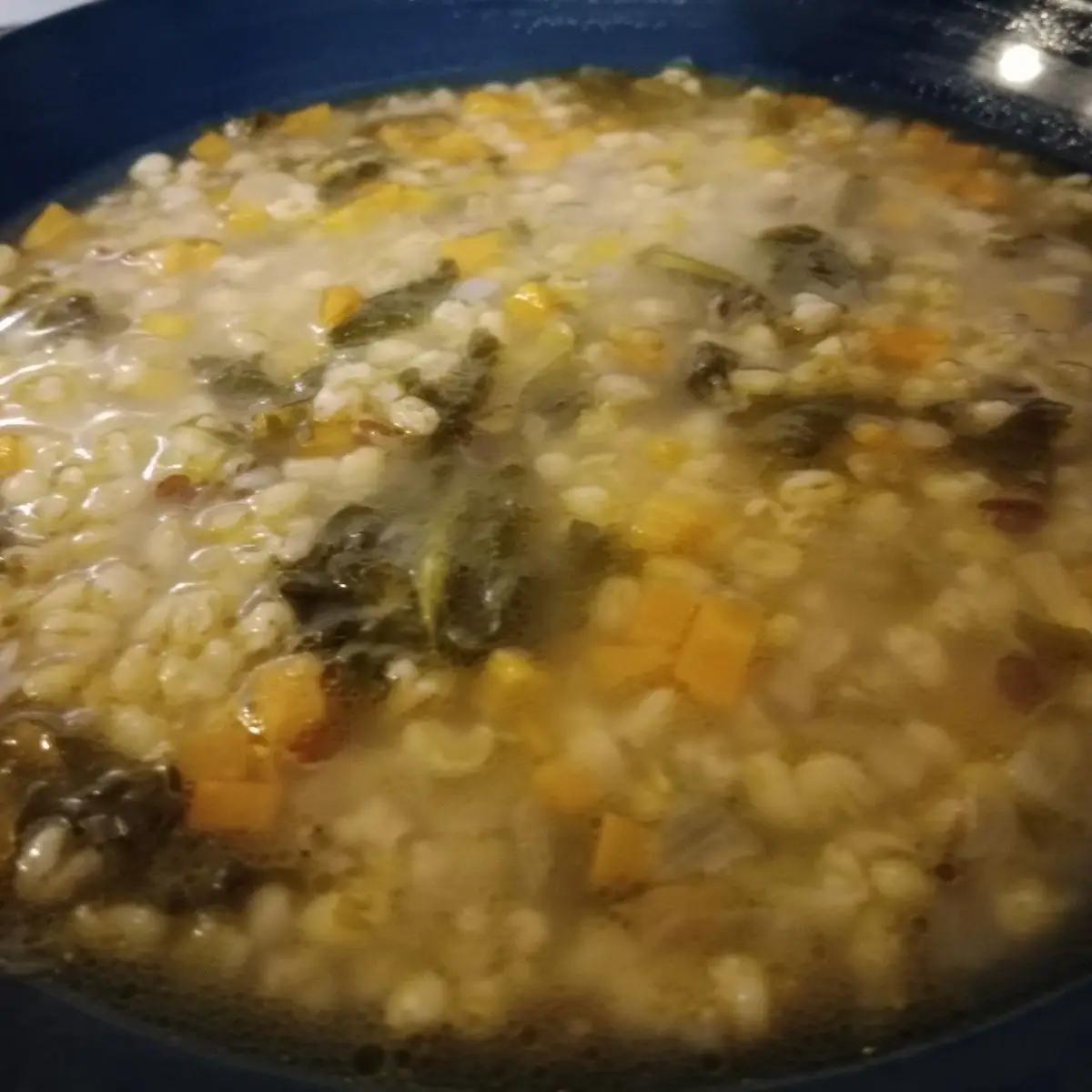 Ricetta Zuppa di cereali, lenticchie, biete e cime di rapa di valentinamaria