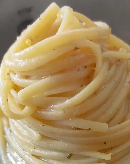 Ricetta Spaghetti burro e alici di Cucinaconviviale