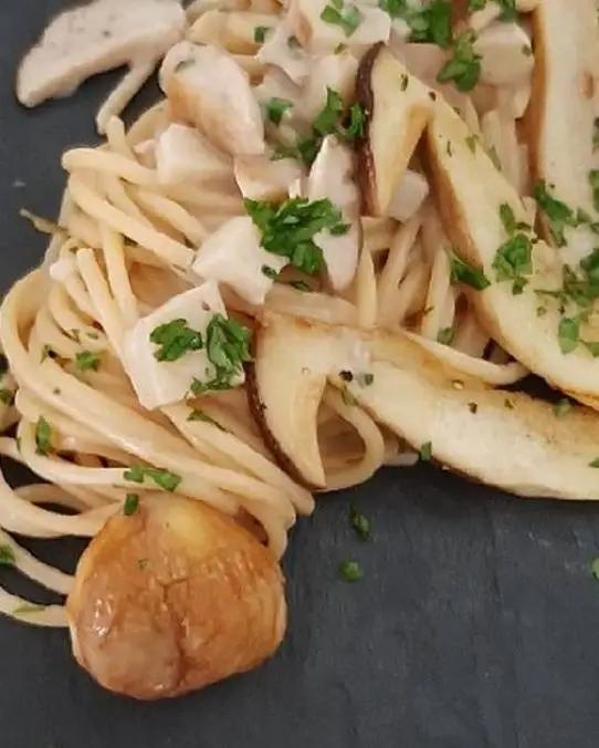Ricetta Spaghetti con porcini e castagne glassate al marsala di Mariomazzei