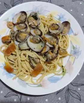 Immagine del passaggio 8 della ricetta Spaghetti vongole e bottarga