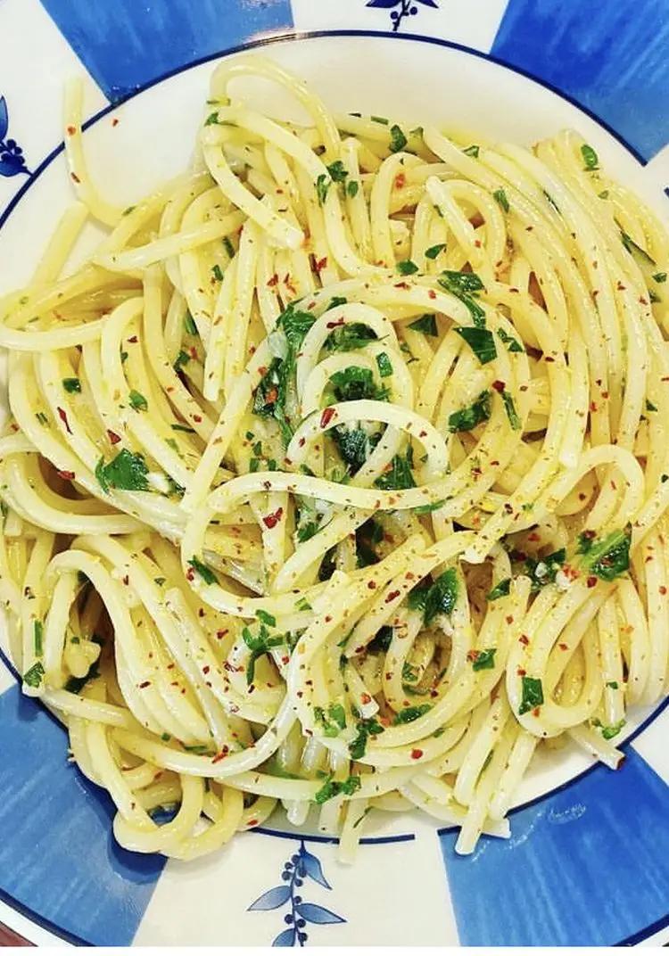 Ricetta Spaghettone aglio, olio, peperoncino e prezzemolo profumato al limone di lucasfoodandkitchen
