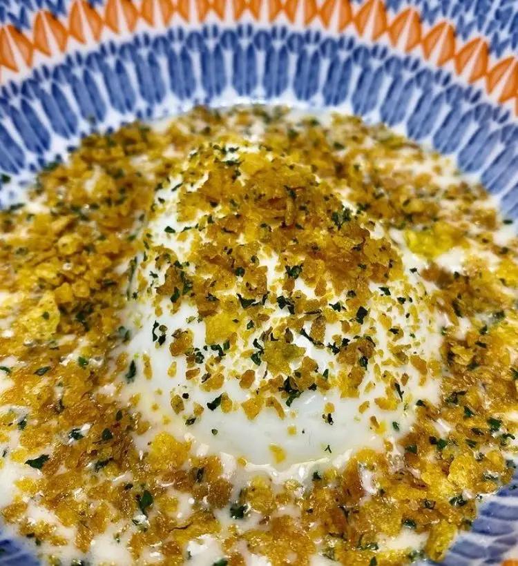 Ricetta Uovo pochè (o in camicia) con fonduta al parmigiano e crumble di mais all’aglio e prezzemolo di lucasfoodandkitchen