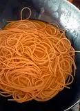 Immagine del passaggio 1 della ricetta Spaghetti Zafferano e Gamberi Argentini