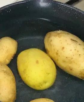 Immagine del passaggio 1 della ricetta Tortelli di patate