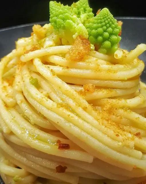 Ricetta Spaghettone con broccolo romanesco e bottarga di Secondo_zio_claudio