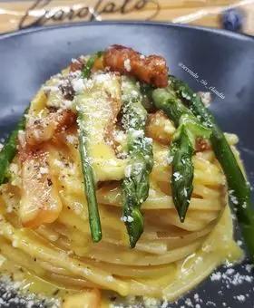 Immagine del passaggio 4 della ricetta Spaghetti chitarra Garofalo   alla carbonara di asparagi