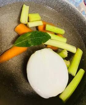 Immagine del passaggio 1 della ricetta Risotto zafferano salsiccia e asparagi