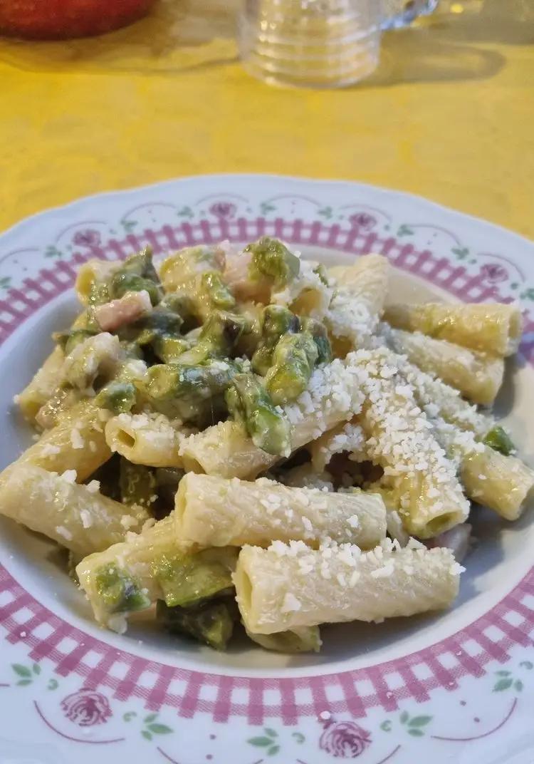 Ricetta Tortiglioni con asparagi, pancetta e crema di pecorino di Andrea_in_cucina
