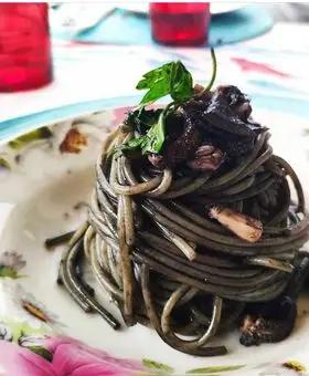Immagine del passaggio 6 della ricetta Spaghetti al nero di seppia