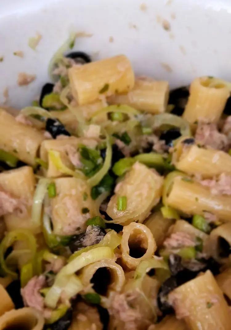 Ricetta Pasta fredda tonno olive porro e sedano di MonicaQuinzi