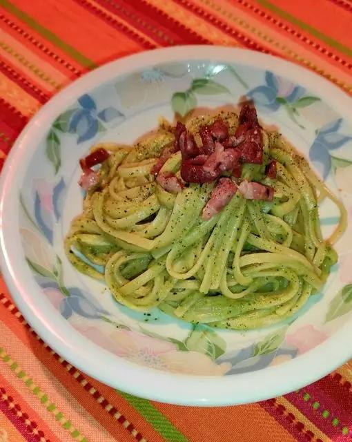 Ricetta Spaghetti con pesto di zucchine e pancetta croccante di rita.0