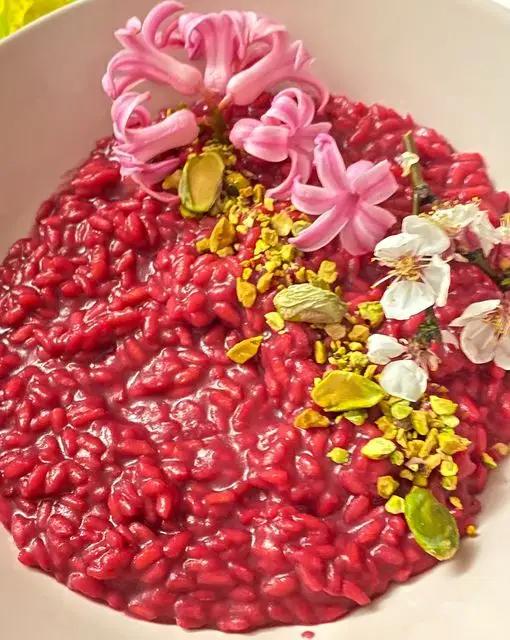 Ricetta Risotto alla barbabietola con granella di pistacchi e fiori di albicocco di lemarisajs