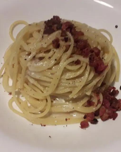Ricetta Spaghetti cacio e pepe con pancetta affumicata croccante di rino160