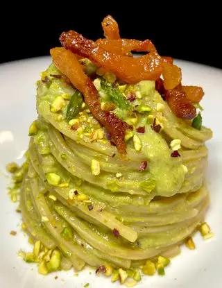 Ricetta Chitarra con crema di asparagi, pistacchi e guanciale croccante di unastellaincucina
