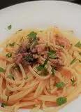Immagine del passaggio 7 della ricetta Spaghetti con colatura di alici e tonno (Campania mia:-)