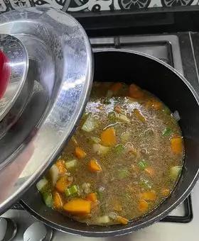 Immagine del passaggio 4 della ricetta Zuppa di lenticchie