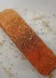 Immagine del passaggio 2 della ricetta Salmone caramellato con lenticchie beluga