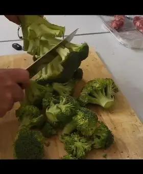 Immagine del passaggio 1 della ricetta Conchiglie con crema di broccoli baresi