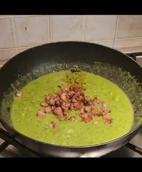 Immagine del passaggio 4 della ricetta Conchiglie con crema di broccoli baresi