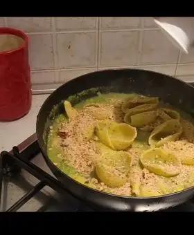 Immagine del passaggio 5 della ricetta Conchiglie con crema di broccoli baresi