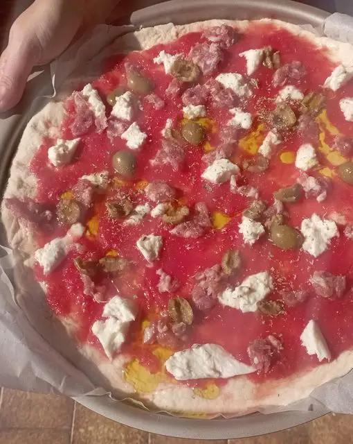 Ricetta Pizza alla salsiccia osigliese, origano dell'orto e olive di danielanovelliorsi