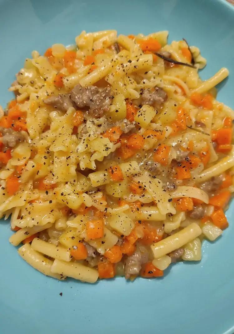 Ricetta Pasta mista con patate, carote e salsiccia di cucinoemagno