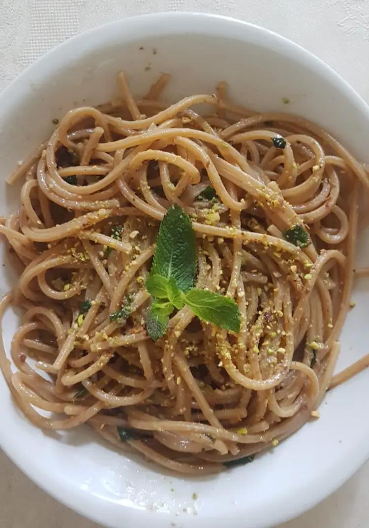 Ricetta Spaghetti integrali con alici e pistacchi di destefanispina