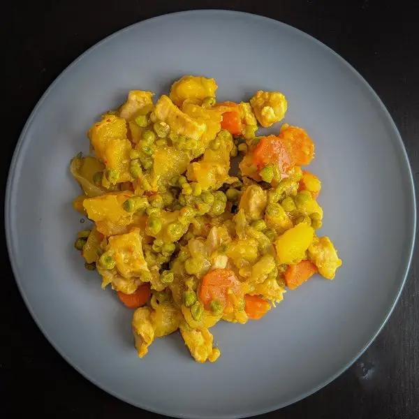 Ricetta Spezzatino di pollo, carote, patate e piselli di LngYasmin