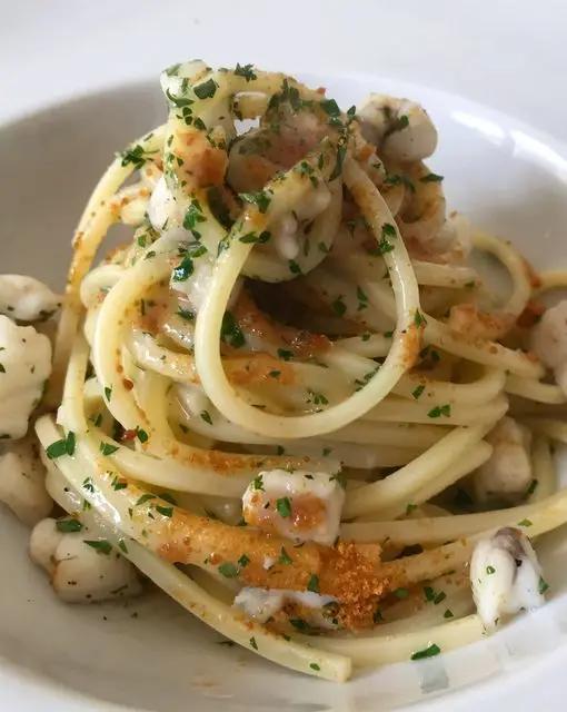 Ricetta Spaghettoni quadrati, rana pescatrice e bottarga di muggine di lomagnafoodblog