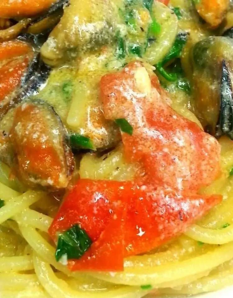 Ricetta Spaghetti con cozze e provolone del Monaco con Suriano rosso di Calabria. di ChefAntonioBorrelli